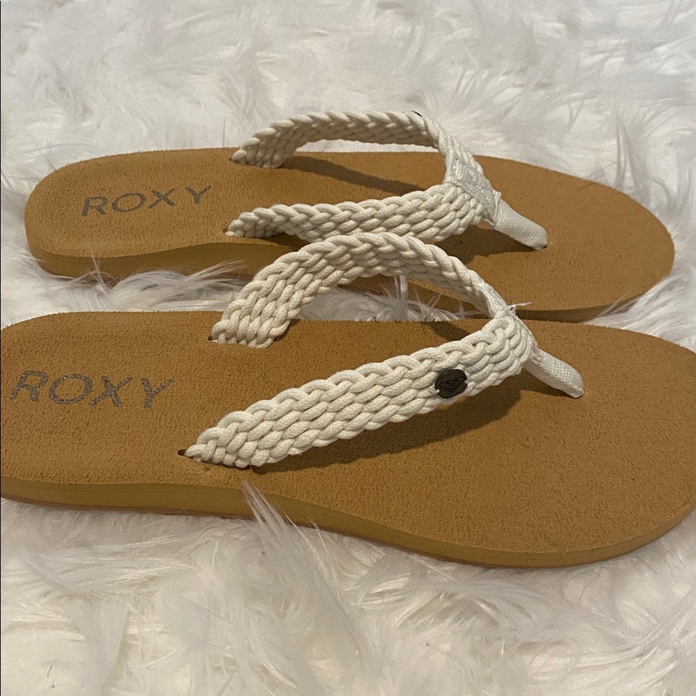NEW Roxy Flip Flops - Picture 3 of 5